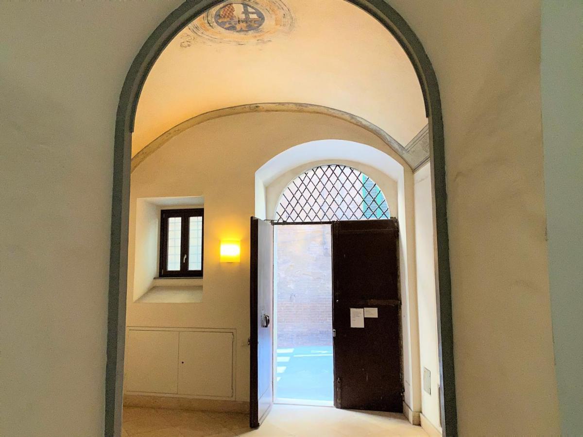 Violante House-Appartamento In Centro Storico Siena Bagian luar foto